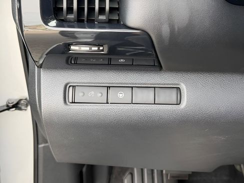 Used 2022 Nissan Pathfinder SV image 42