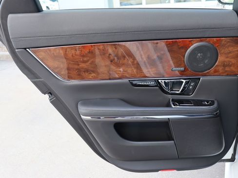 Used 2018 Jaguar XJ R-Sport image 48