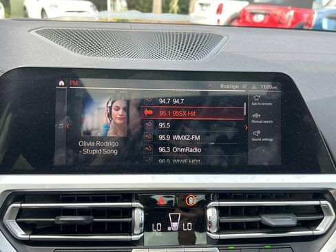 Used 2019 BMW 330i Sedan w/ M Sport Package RWD image 23