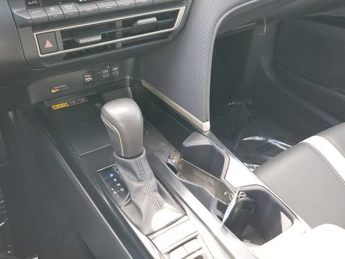 Used 2025 Toyota Camry SE FWD image 15