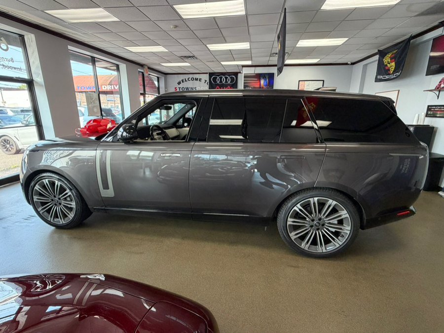 Used 2024 Land Rover Range Rover Long Wheelbase SE AWD/4WD image 11