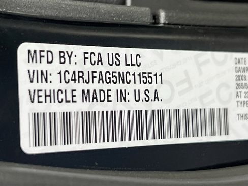 Used 2022 Jeep Grand Cherokee Laredo X image 31