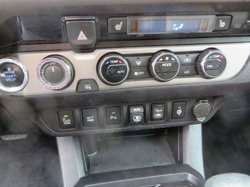 Used 2018 Toyota Tacoma Limited AWD/4WD image 22