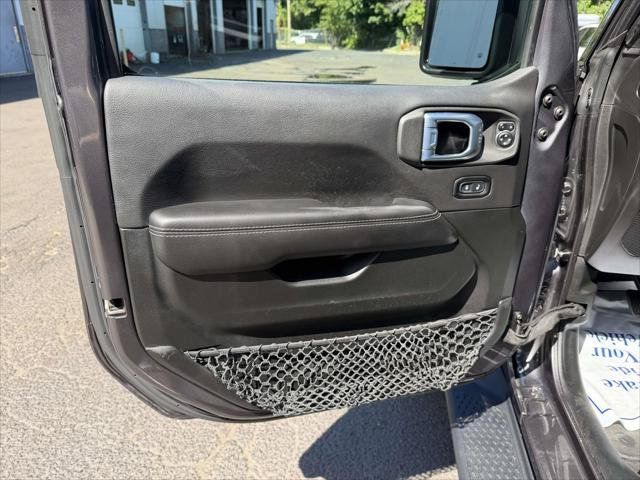 Used 2021 Jeep Gladiator Overland w/ Popular Equipment Package AWD/4WD image 12