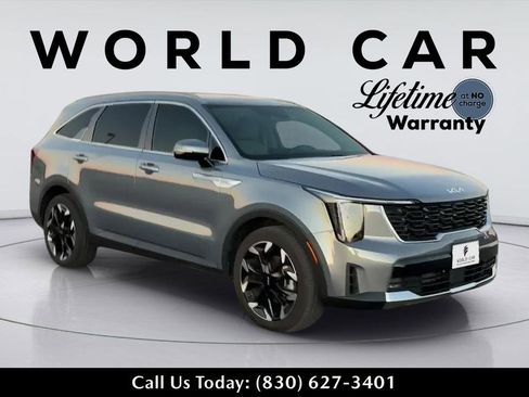 Used 2024 Kia Sorento EX w/ Panoramic Sunroof Package image 2