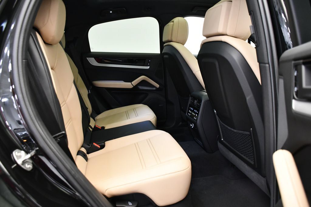 Certified 2025 Porsche Cayenne E-Hybrid Coupe AWD/4WD image 57