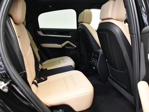 Certified 2025 Porsche Cayenne E-Hybrid Coupe AWD/4WD image 57