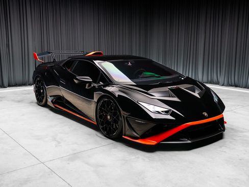 Used 2021 Lamborghini Huracan STO RWD image 17