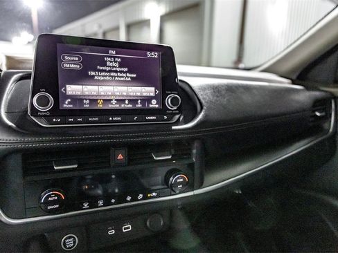 Used 2023 Nissan Rogue SV image 16