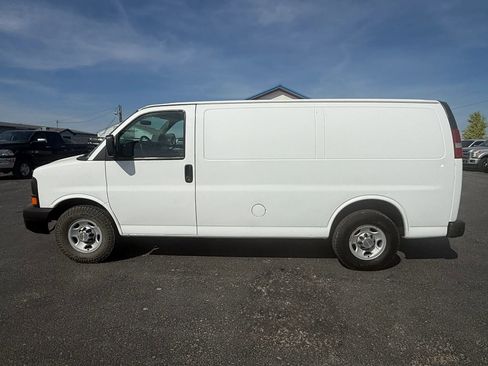 Used 2013 Chevrolet Express 2500 RWD image 2
