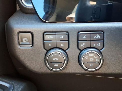 Used 2024 Chevrolet Silverado 1500 LT Trail Boss w/ LT Trail Boss Premium Package image 20