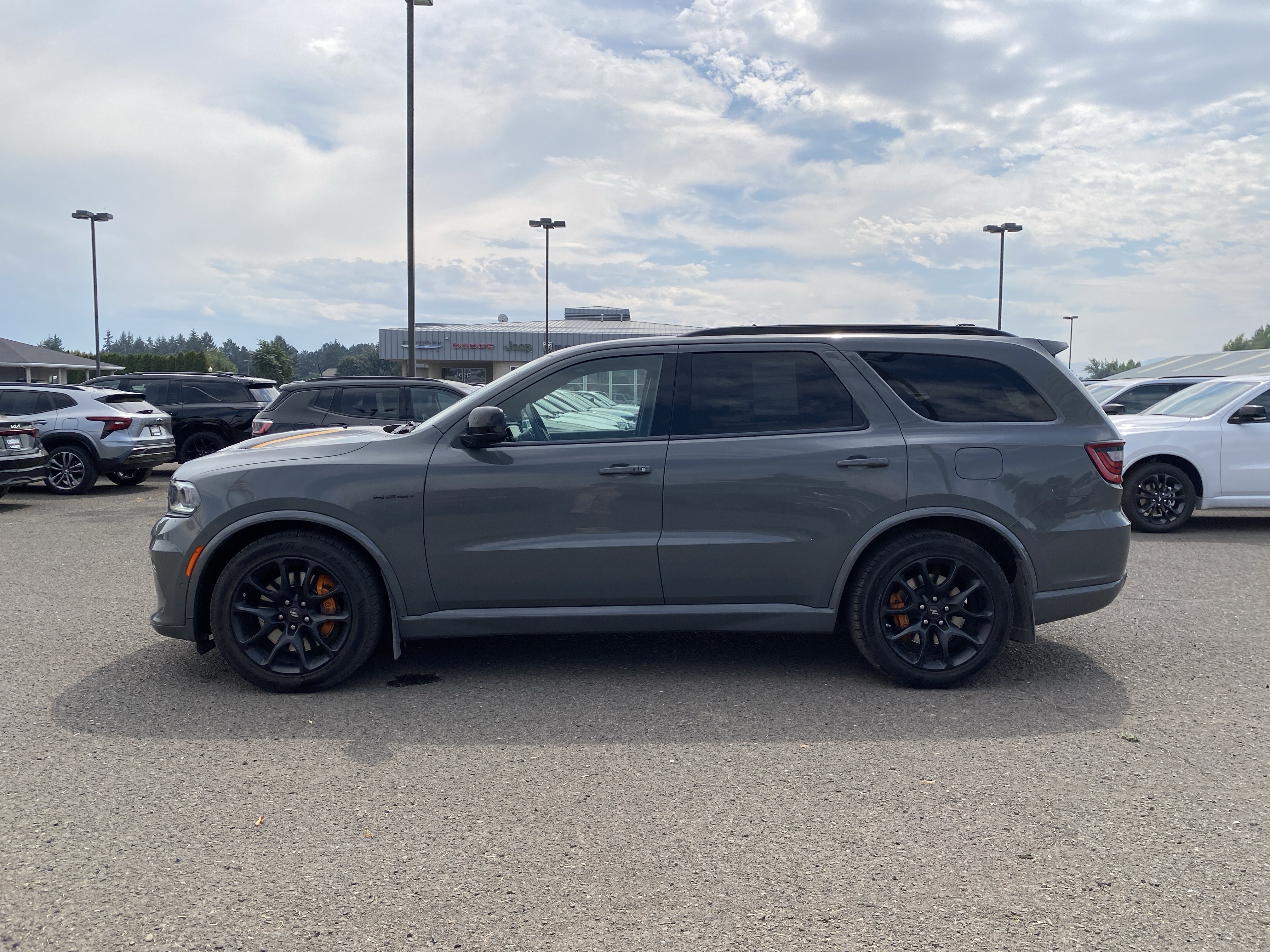Used 2023 Dodge Durango R/T w/ Hemi Orange Plus Package AWD/4WD image 6