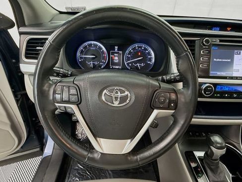 Used 2016 Toyota Highlander XLE AWD/4WD image 11