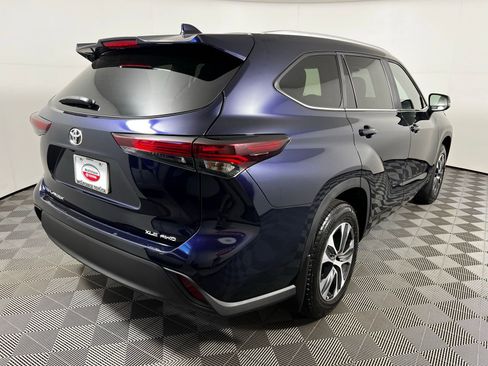 Certified 2025 Toyota Highlander XLE image 5