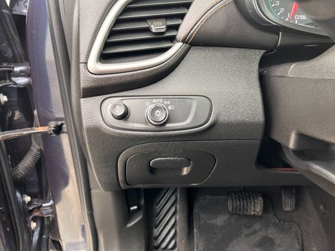 Used 2019 Chevrolet Trax LS AWD/4WD image 23