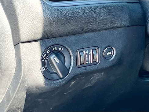 Used 2023 Dodge Challenger SXT image 10