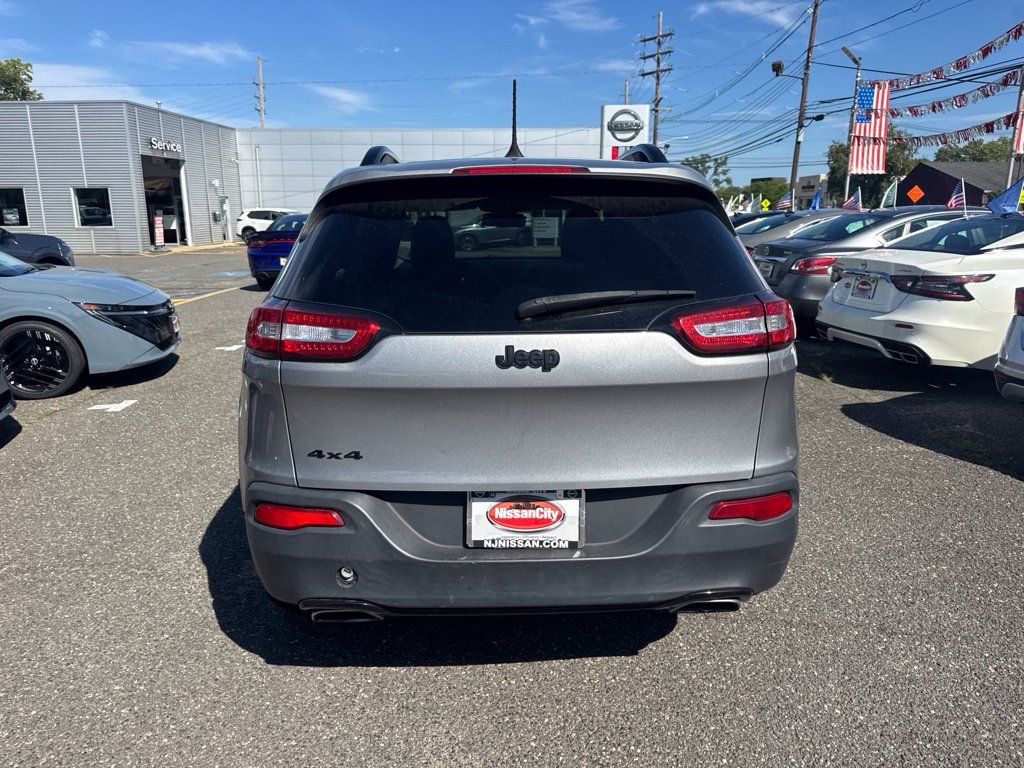 Used 2017 Jeep Cherokee Sport AWD/4WD image 3