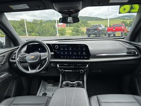 Used 2026 Chevrolet Traverse LT AWD/4WD image 16