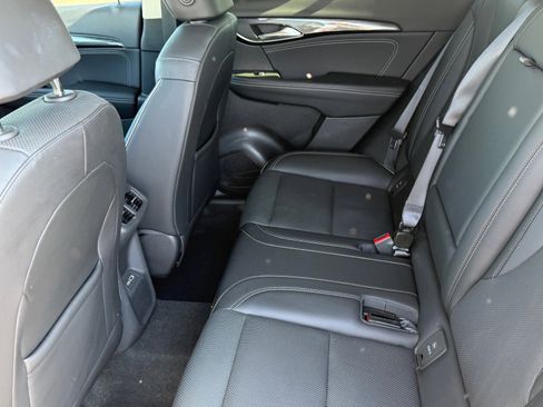 Used 2023 Buick Envision Essence image 16