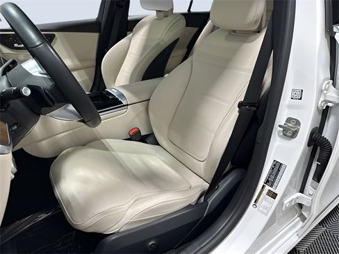 Used 2025 Mercedes-Benz C 300 4MATIC Sedan image 26
