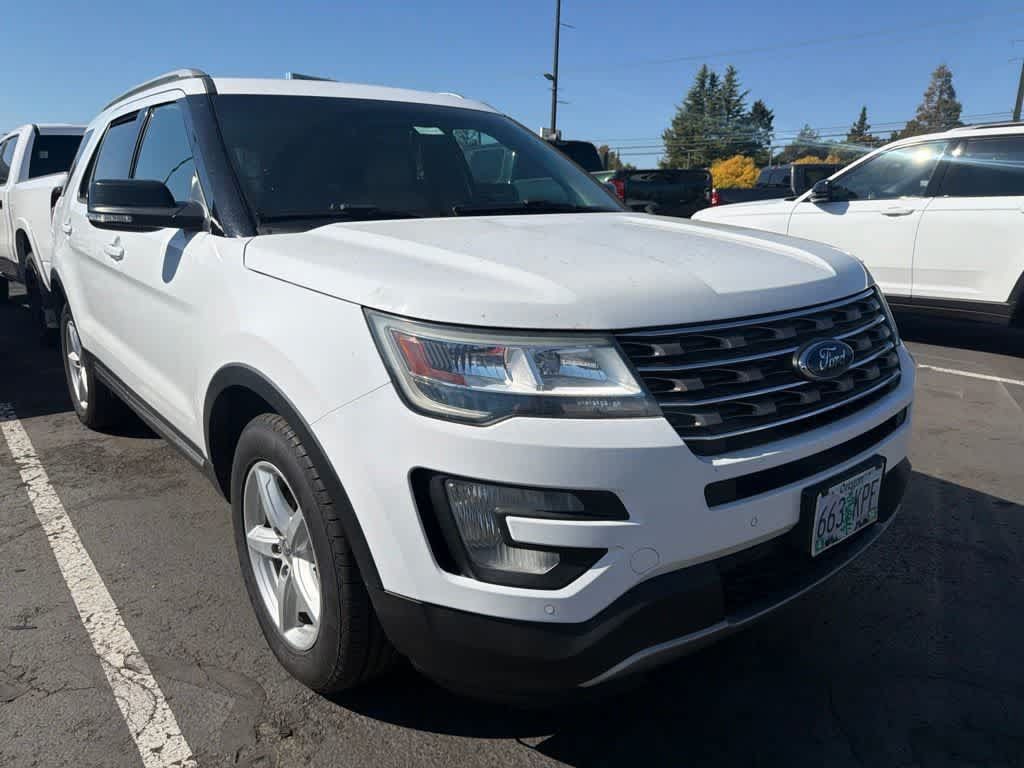 Used 2016 Ford Explorer XLT w/ Equipment Group 202A AWD/4WD image 1