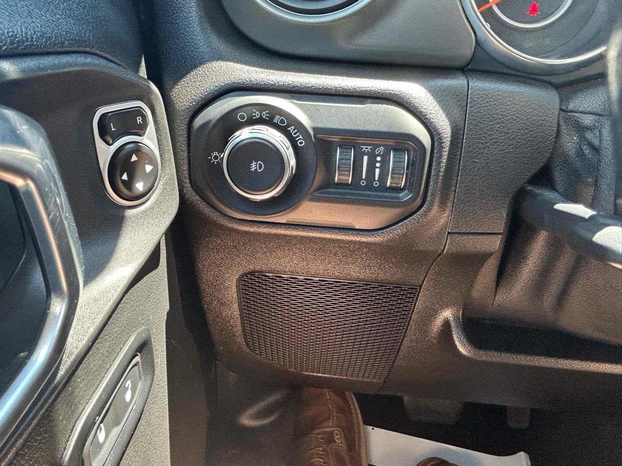 Used 2019 Jeep Wrangler Unlimited Sport S AWD/4WD image 24
