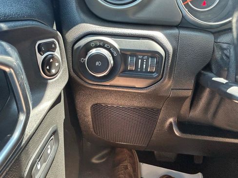 Used 2019 Jeep Wrangler Unlimited Sport S AWD/4WD image 24