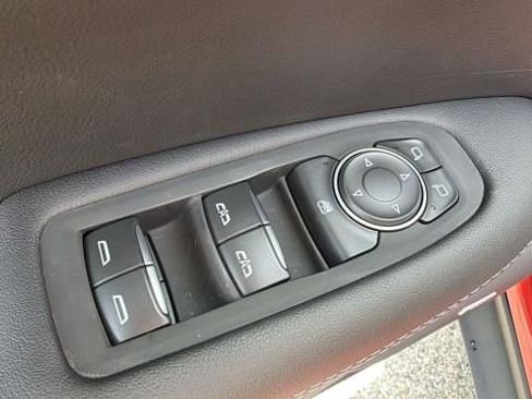 Used 2025 Cadillac XT5 Luxury w/ LPO, Floor Liner Package FWD image 9