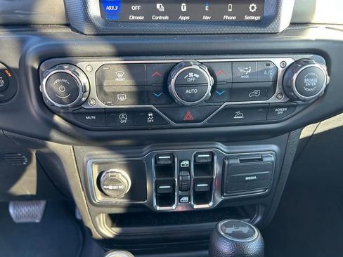 Used 2023 Jeep Wrangler Sahara image 27