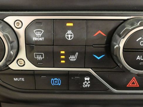 Used 2023 Jeep Wrangler Unlimited Sahara w/ Cold Weather Group AWD/4WD image 38