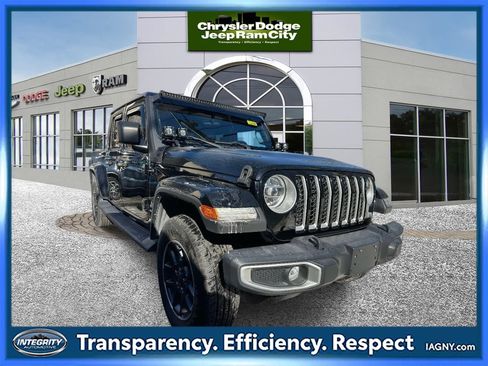 Used 2022 Jeep Gladiator Overland w/ Popular Equipment Package image 1