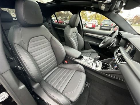 New 2025 Alfa Romeo Stelvio Sprint image 15