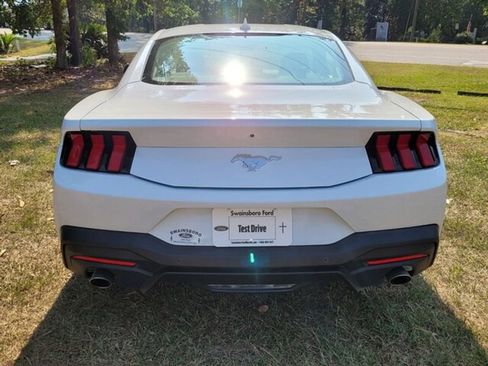 Used 2024 Ford Mustang Coupe image 9