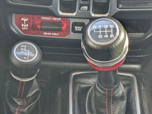 Used 2018 Jeep Wrangler Unlimited Rubicon image 12