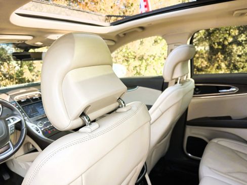 Used 2019 Lincoln Nautilus Reserve image 40