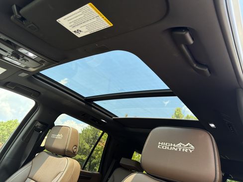 Used 2025 Chevrolet Tahoe High Country AWD/4WD image 10