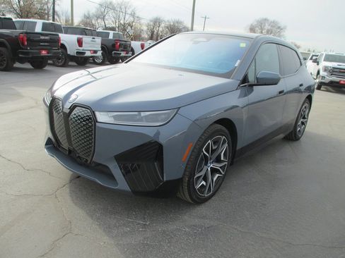 Used 2022 BMW iX xDrive50 w/ Premium Package image 10