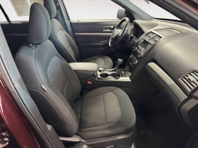 Used 2019 Ford Explorer XLT AWD/4WD image 4