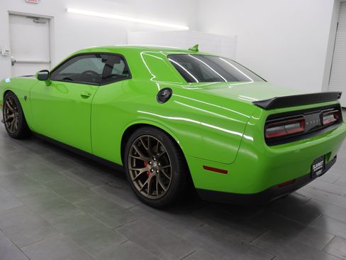 Used 2017 Dodge Challenger SRT Hellcat RWD image 6