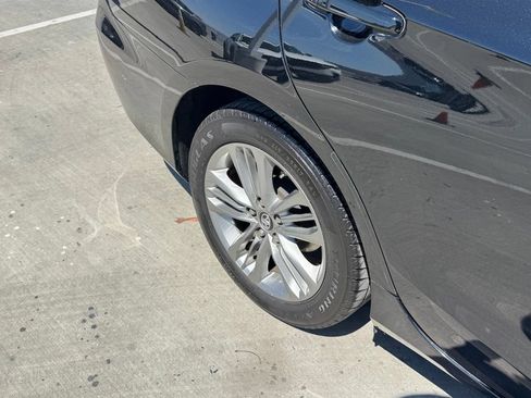 Used 2017 Toyota Camry SE w/ Moonroof Package FWD image 25