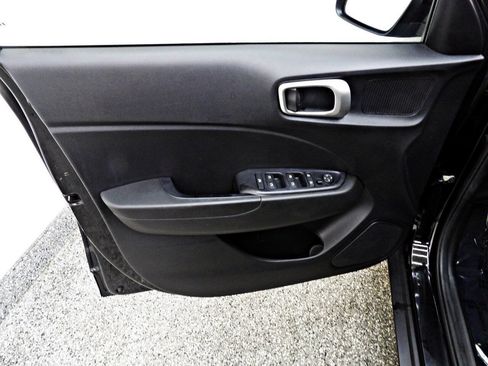 Used 2021 Hyundai Venue SE w/ Cargo Package FWD image 7