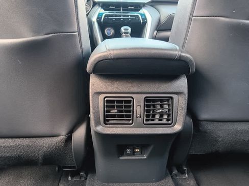 Used 2021 Toyota Venza XLE w/ Softex Package AWD/4WD image 15