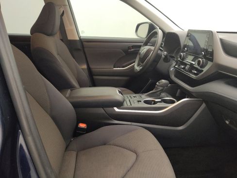 Used 2022 Toyota Highlander L image 21