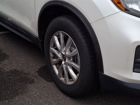 Used 2018 Nissan Rogue SV FWD image 6