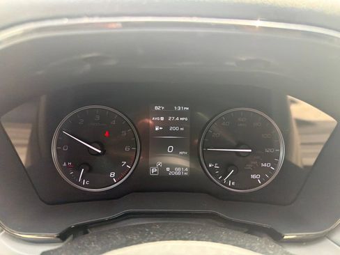 Certified 2025 Subaru Outback Premium AWD/4WD image 7