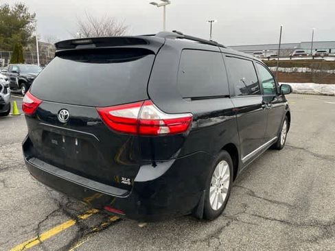 Used 2015 Toyota Sienna XLE w/ XLE Navigation Package image 4