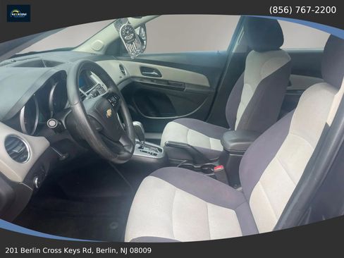 Used 2014 Chevrolet Cruze LS image 9