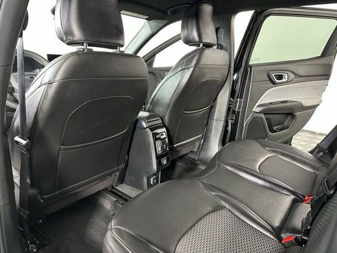 Used 2024 Jeep Compass Latitude image 22