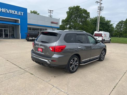 Used 2017 Nissan Pathfinder Platinum w/ Family Entertainment Package AWD/4WD image 3