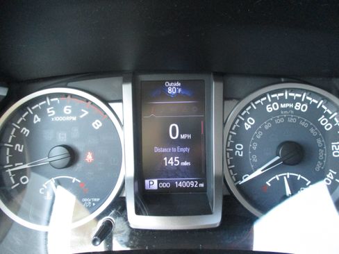 Used 2017 Toyota Tacoma SR5 RWD image 16